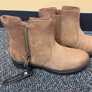 New Sorel Emelie II zip bootie, size 7